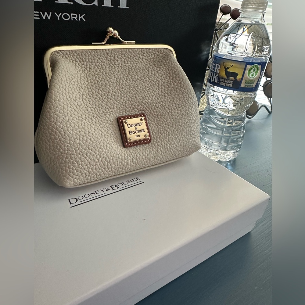 Dooney & Bourke card clutch snap wallet - Picture 3 of 3